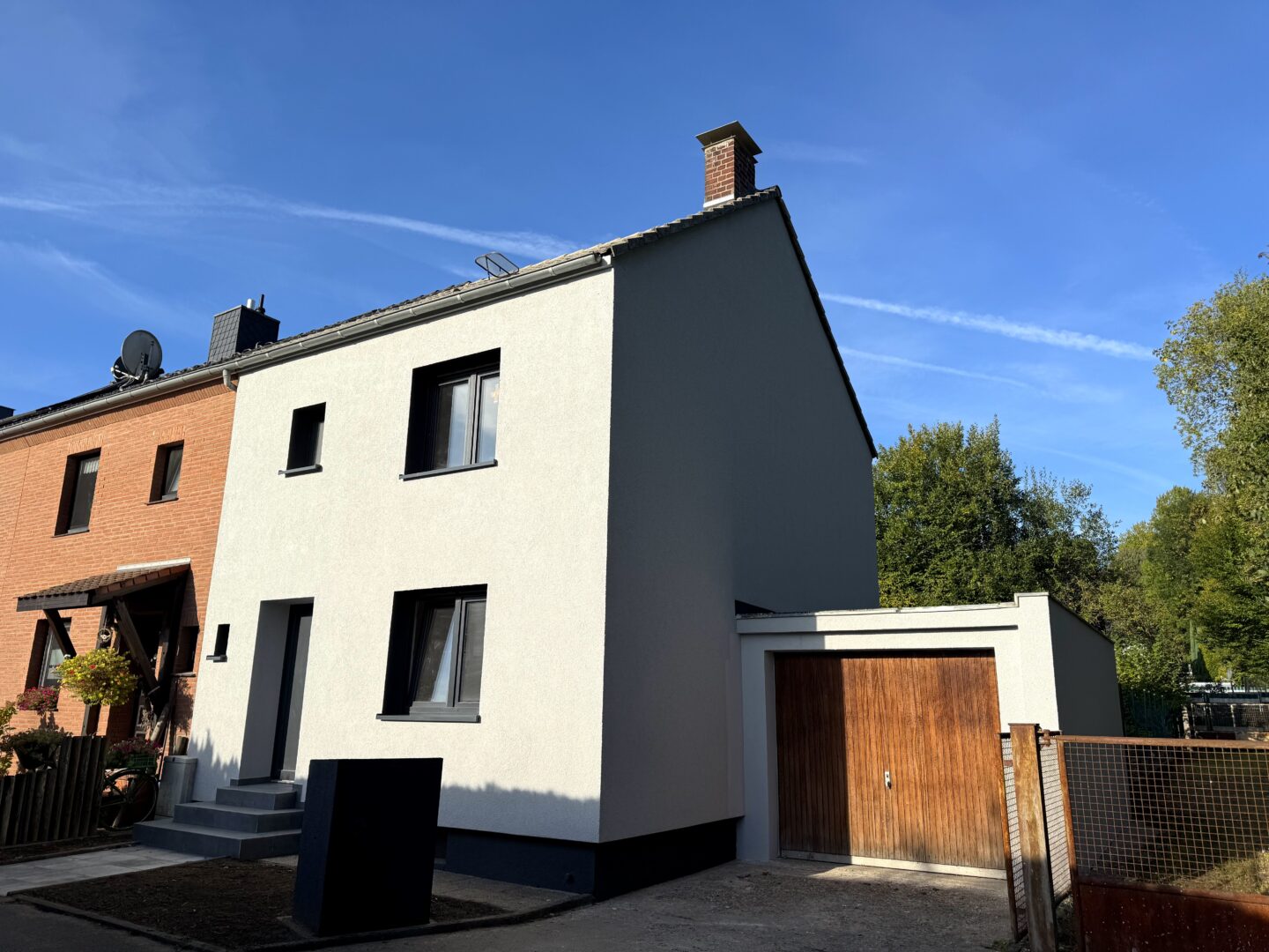 Reihenendhaus mit Garage, Terrasse, neuer Dämmung und großem Potenzial 